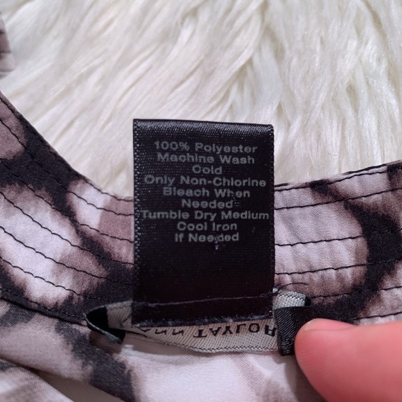 ❗️SOLD❗️Ann Taylor Silky Snake Print Blouse - Picture 8 of 8